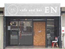 EN